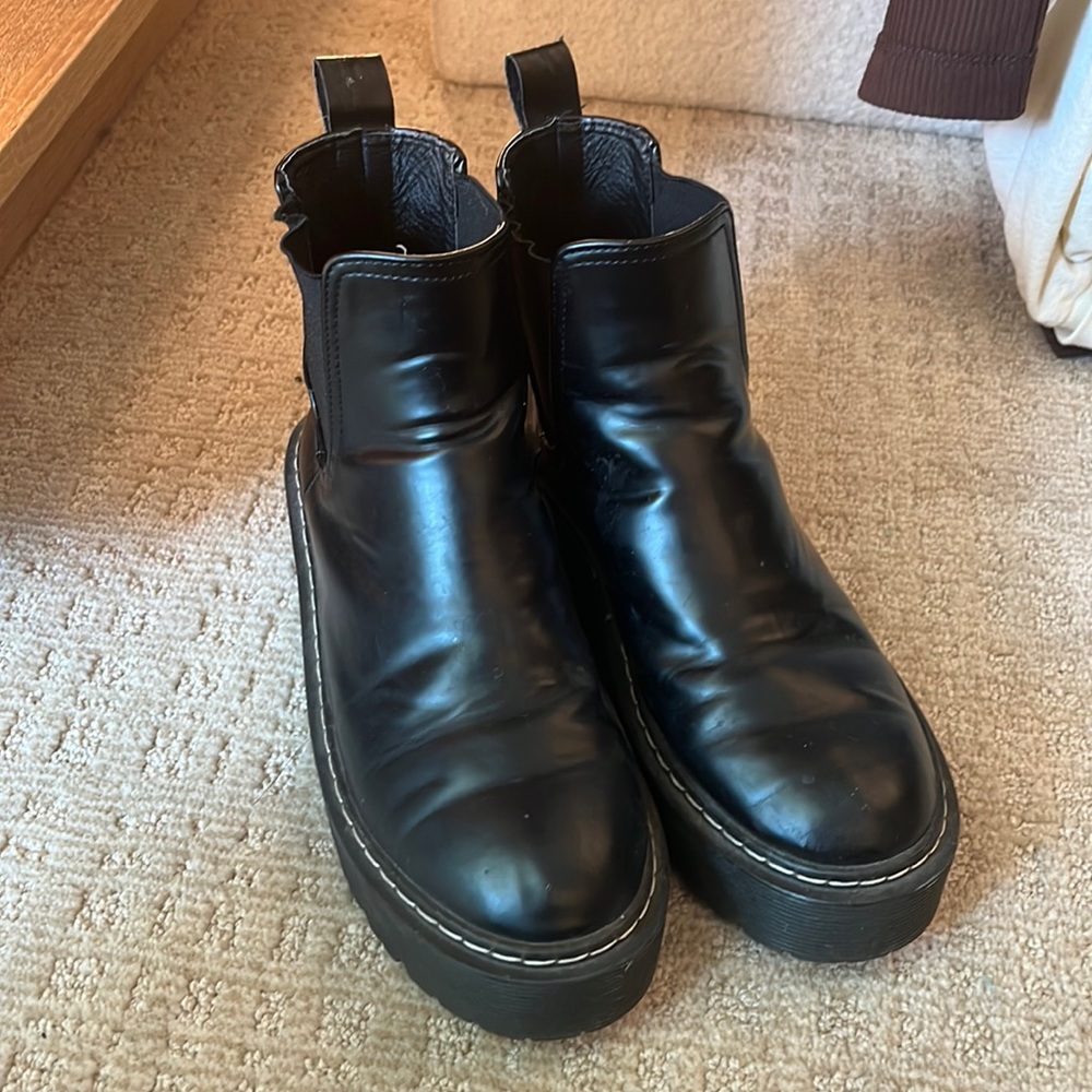 Dressed in lala platform boot